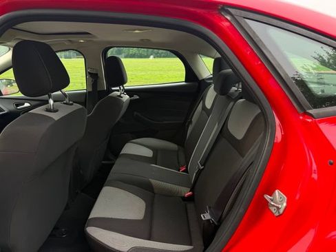 Used 2012 Ford Focus SE FWD image 8