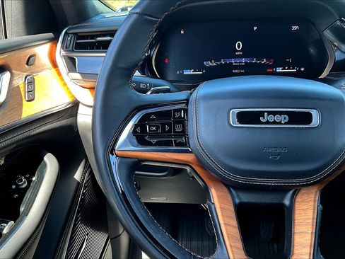 Used 2022 Jeep Grand Cherokee Summit AWD/4WD image 11