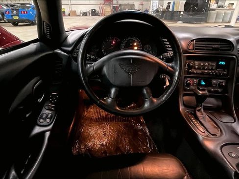 Used 1997 Chevrolet Corvette Coupe RWD image 5