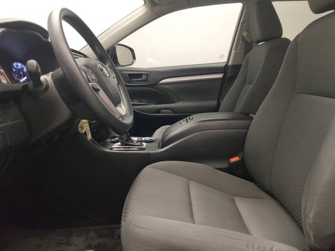 Used 2018 Toyota Highlander LE FWD image 17