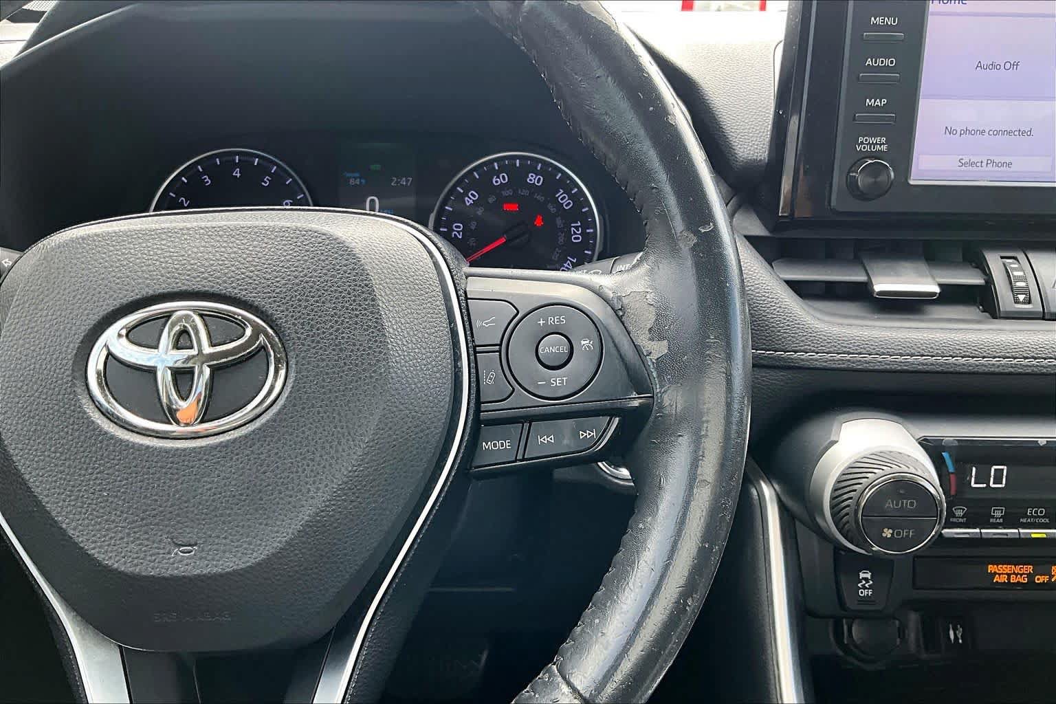 Used 2019 Toyota RAV4 XLE Premium FWD image 22