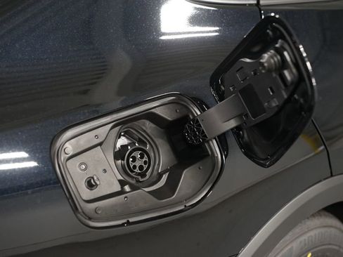 New 2026 Toyota Prius Plug-In Hybrid FWD image 6