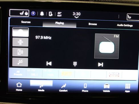 Used 2023 Chrysler Pacifica Touring-L image 14