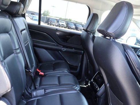 Used 2025 Lincoln Aviator AWD image 16