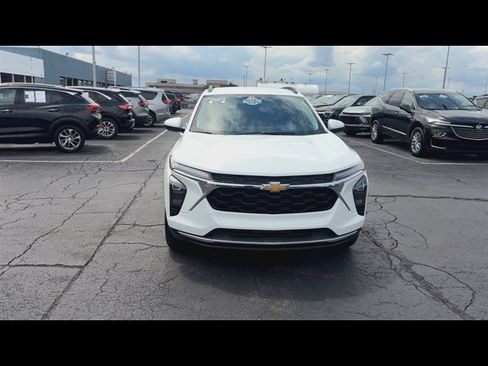 Certified 2024 Chevrolet Trax LT w/ Driver Confidence Package FWD image 3