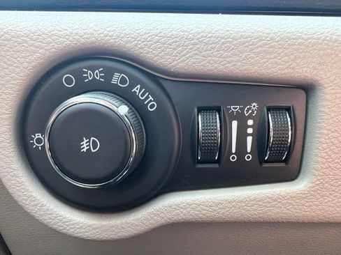 Used 2022 Chrysler Pacifica Touring-L FWD image 11