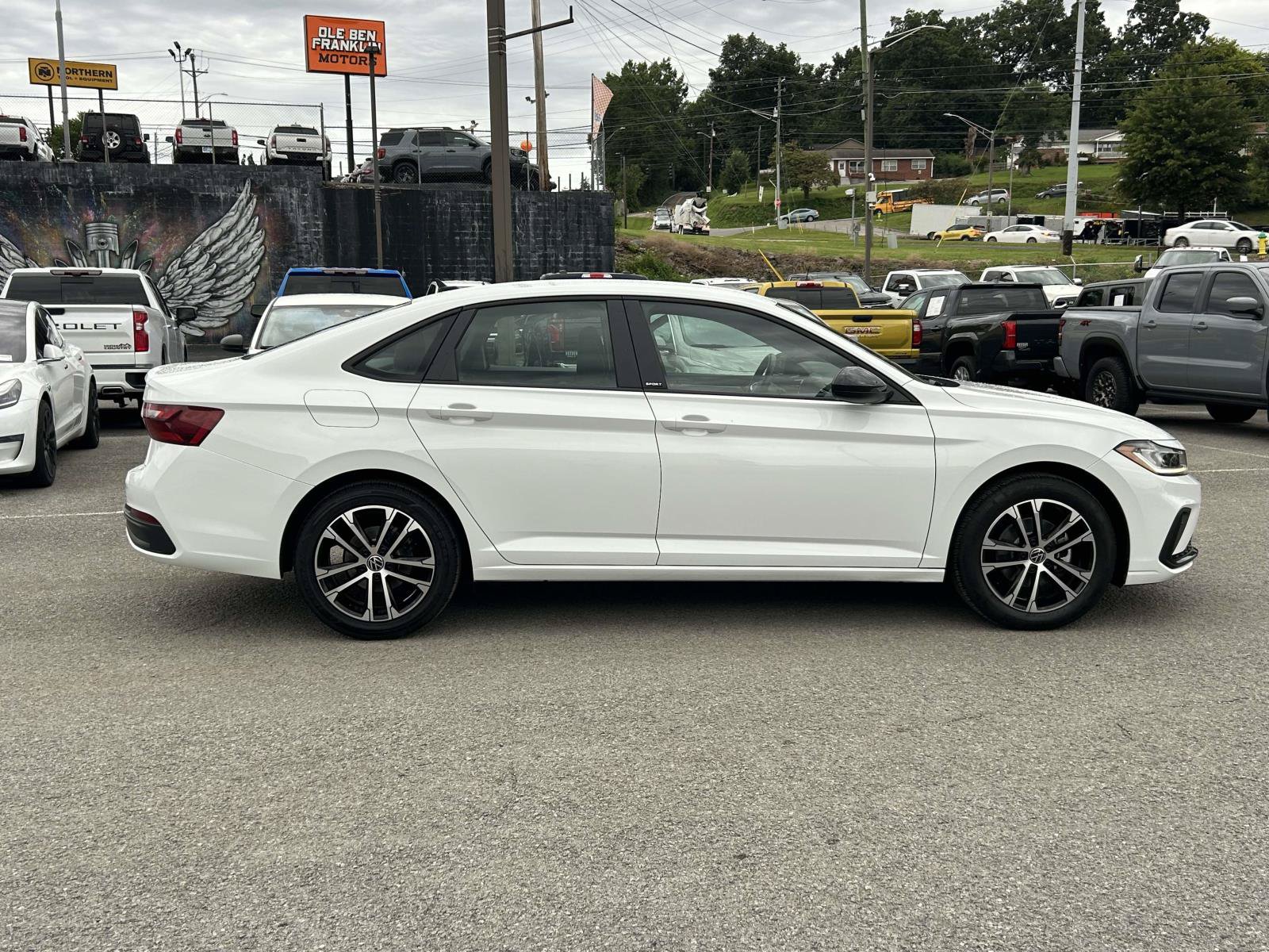 Used 2025 Volkswagen Jetta Sport FWD image 8