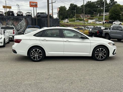 Used 2025 Volkswagen Jetta Sport FWD image 8