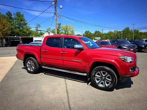 Used 2018 Toyota Tacoma Limited AWD/4WD image 6