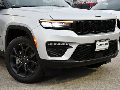 New 2025 Jeep Grand Cherokee Limited w/ Trailer Tow Package AWD/4WD image 2
