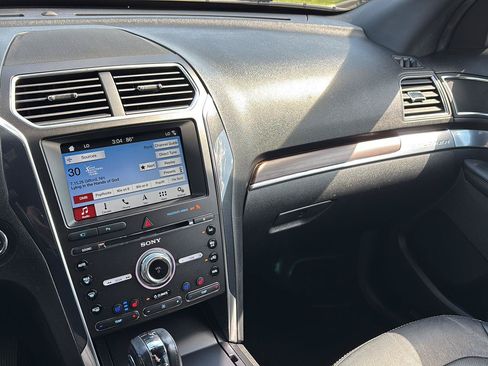 Used 2018 Ford Explorer Limited AWD/4WD image 11
