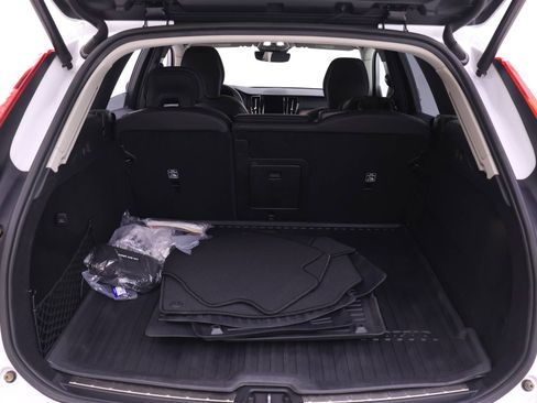 Certified 2023 Volvo XC60 B5 Ultimate w/ Protection Package Premier FWD image 19