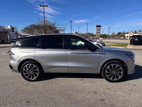 Used 2024 Lincoln Nautilus Reserve image 2