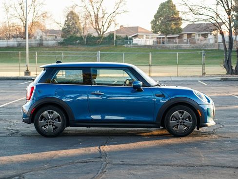 Certified 2023 MINI Cooper 2-Door Hardtop image 4