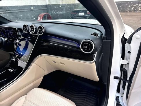 Used 2025 Mercedes-Benz GLC 300 image 18