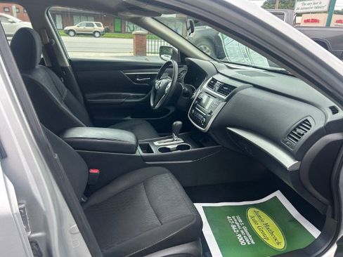 Used 2016 Nissan Altima 2.5 S w/ Power Driver Seat Package FWD image 9