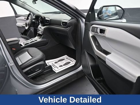 Certified 2024 Ford Explorer XLT w/ Equipment Group 202A AWD/4WD image 15
