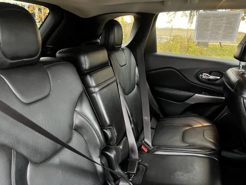 Used 2019 Jeep Cherokee Limited w/ Luxury Group image 40