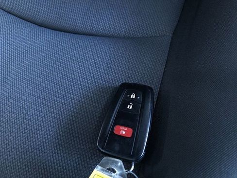 Used 2025 Toyota RAV4 XLE AWD/4WD image 32