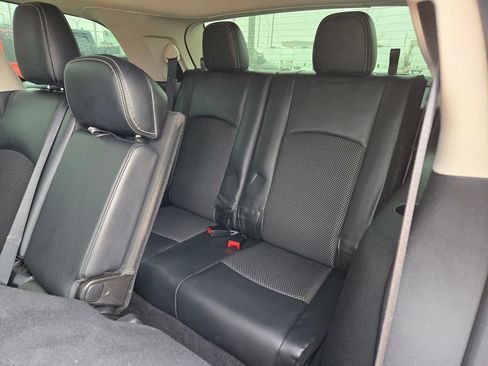 Used 2014 Dodge Journey Crossroad w/ Flexible Seating Group image 32