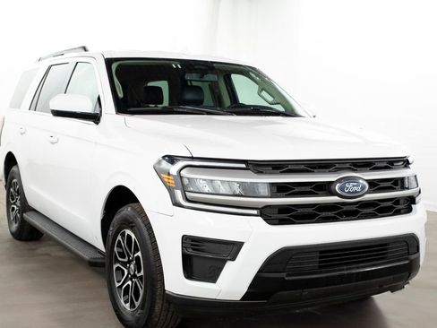 Used 2024 Ford Expedition XLT image 1