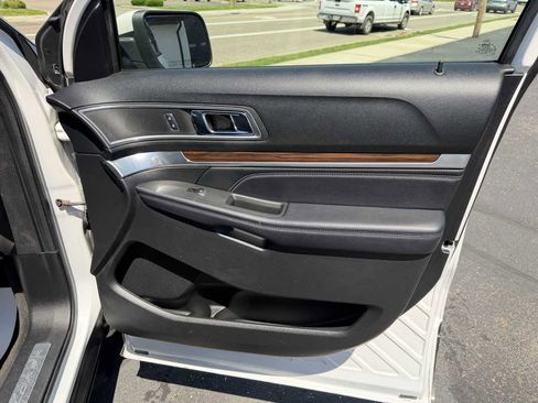 Used 2017 Ford Explorer Limited w/ Equipment Group 301A AWD/4WD image 22