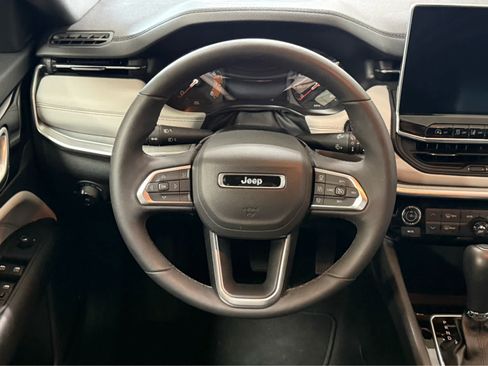 Used 2025 Jeep Compass Limited AWD/4WD image 17