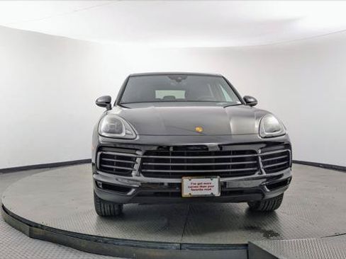 Used 2021 Porsche Cayenne w/ Premium Package AWD/4WD image 11