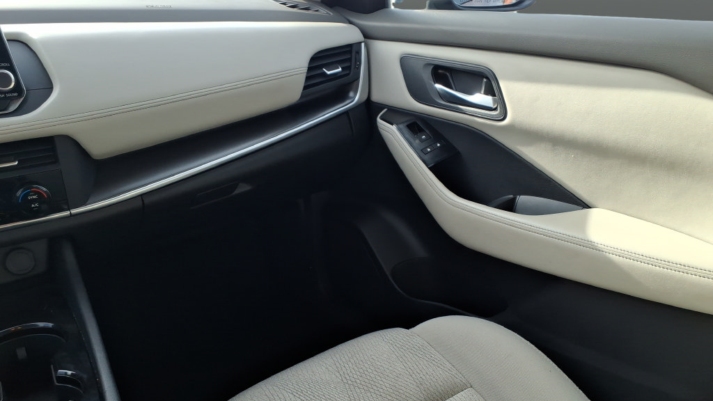 Used 2025 Nissan Rogue SV AWD/4WD image 23