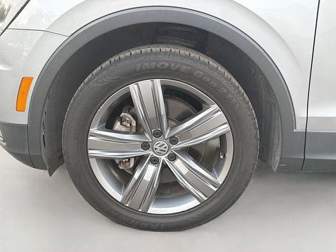Used 2020 Volkswagen Tiguan SEL FWD image 43
