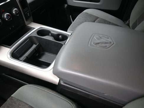 Used 2017 RAM 1500 Classic SLT RWD image 31