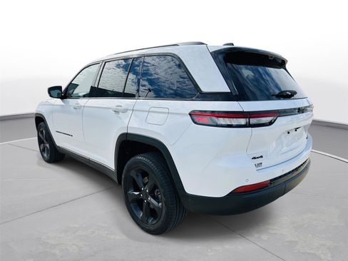 Used 2023 Jeep Grand Cherokee Limited w/ Luxury Tech Group II image 38