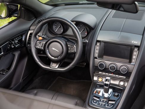 Used 2015 Jaguar F-TYPE S image 40