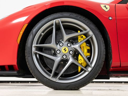 Certified 2022 Ferrari F8 Tributo RWD image 16