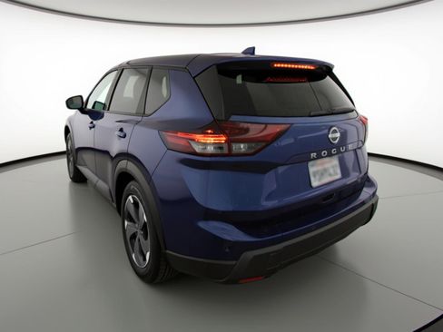 Used 2025 Nissan Rogue SV image 6