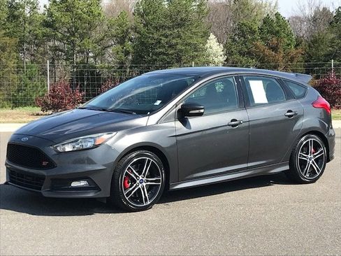 Used 2016 Ford Focus ST image 1
