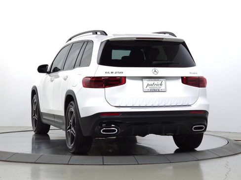 Used 2024 Mercedes-Benz GLB 250 4MATIC image 6