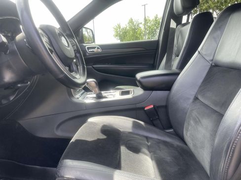 Used 2017 Jeep Grand Cherokee Altitude RWD image 16