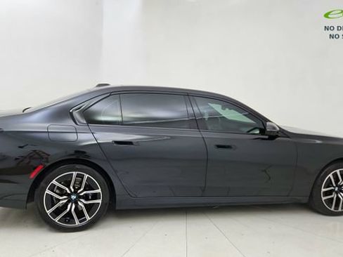 Used 2023 BMW 740i w/ Parking Assistance Package RWD image 6