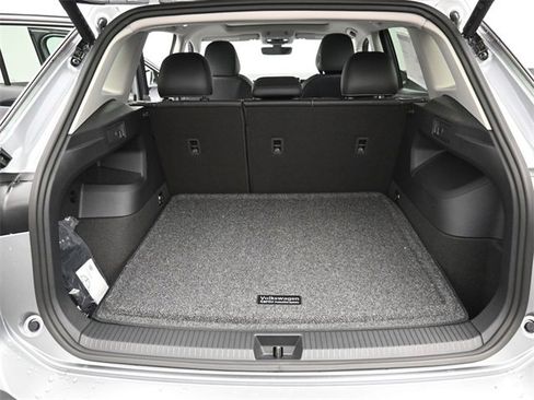 New 2026 Volkswagen Tiguan SE image 12