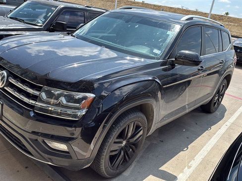 Used 2019 Volkswagen Atlas SE w/ Towing Package FWD image 4