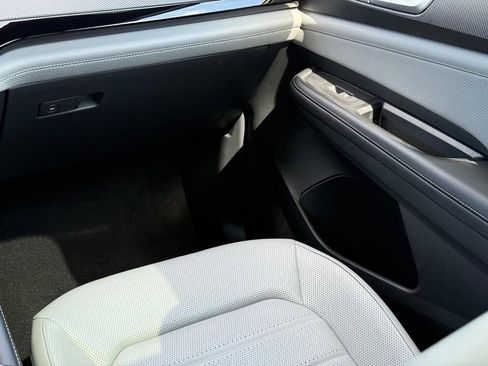 Certified 2024 Volkswagen Atlas Cross Sport SEL AWD/4WD image 15