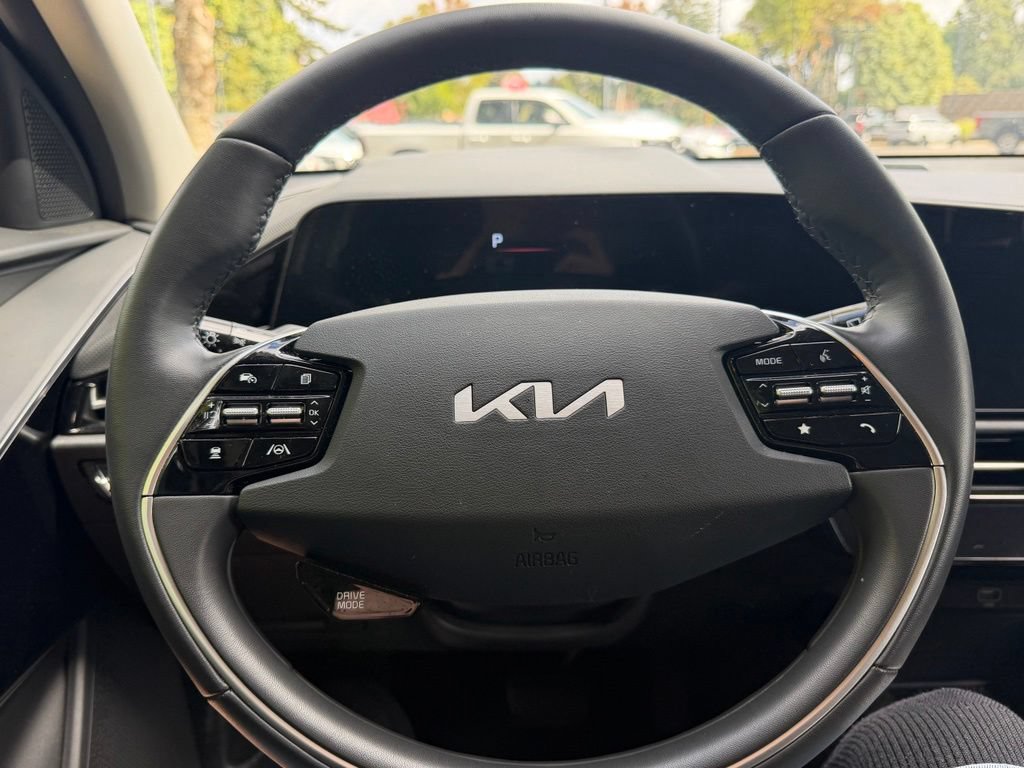 Certified 2025 Kia Niro EX w/ EX Cold Weather Package FWD image 13