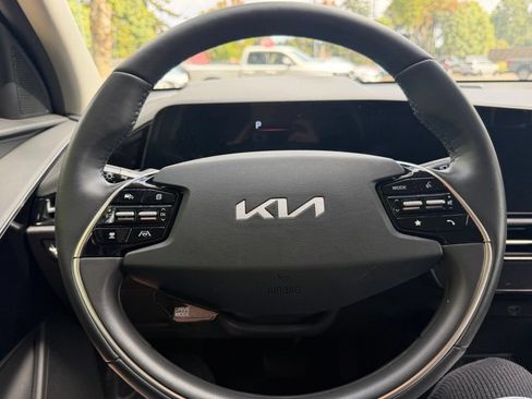 Certified 2025 Kia Niro EX w/ EX Cold Weather Package FWD image 13