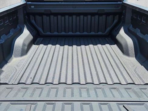 Used 2023 Chevrolet Colorado Z71 w/ Z71 Convenience Package 2 AWD/4WD image 6