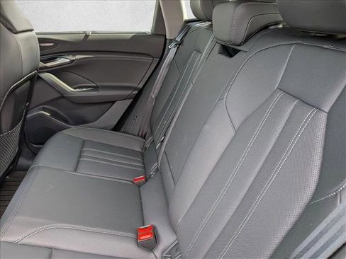 Used 2025 Audi Q6 e-tron Premium Plus w/ Premium Plus image 15