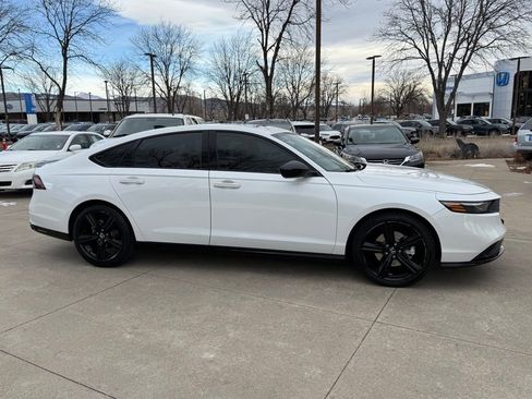Used 2023 Honda Accord Sport image 3
