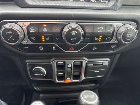 Used 2020 Jeep Wrangler Unlimited Sahara image 24