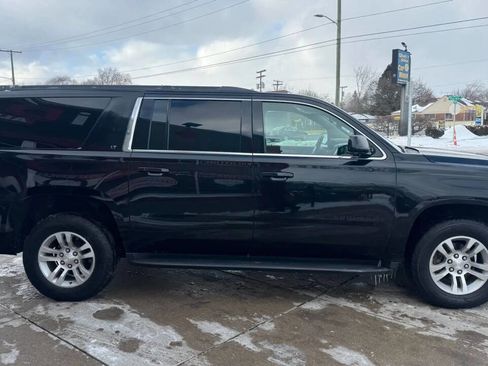 Used 2018 Chevrolet Suburban LT image 5