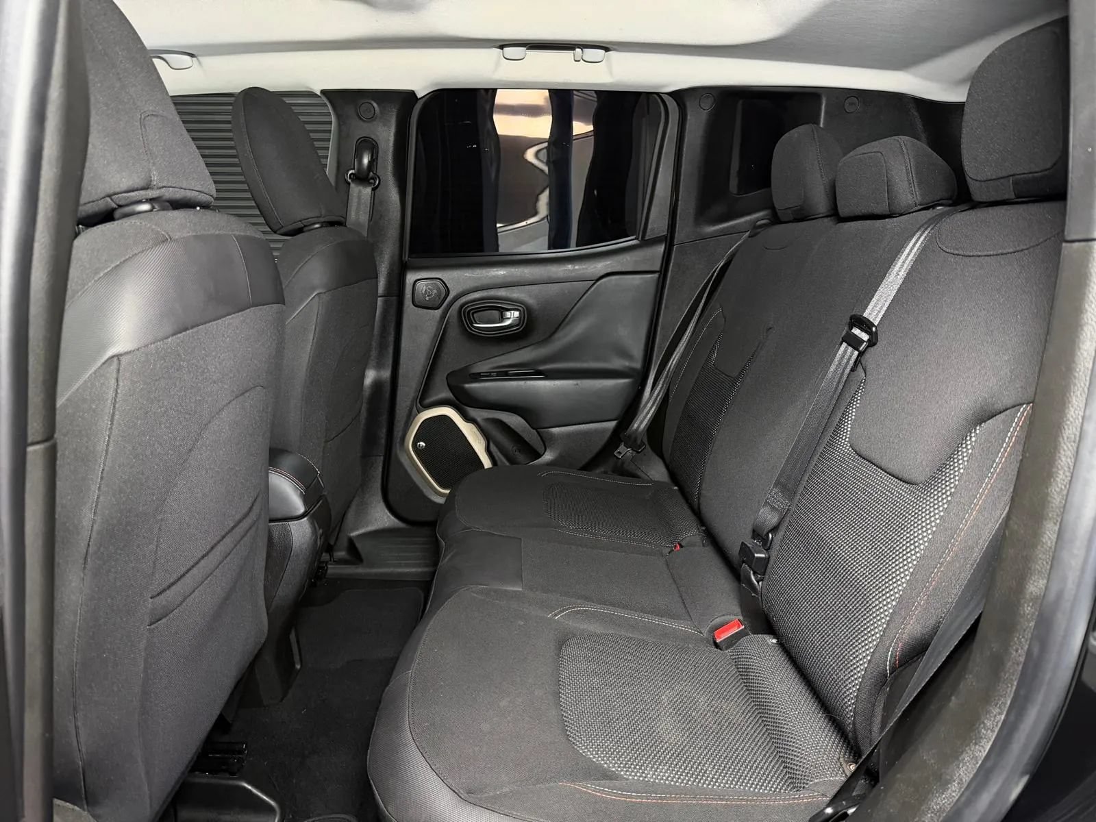 Used 2016 Jeep Renegade 75th Anniversary FWD image 18